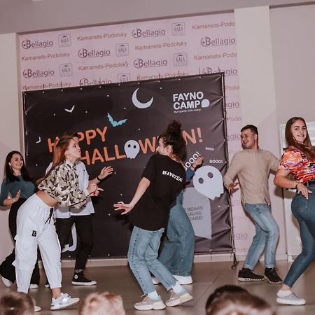 Gala Hotel Kamianets Podilskyi Bagian luar foto