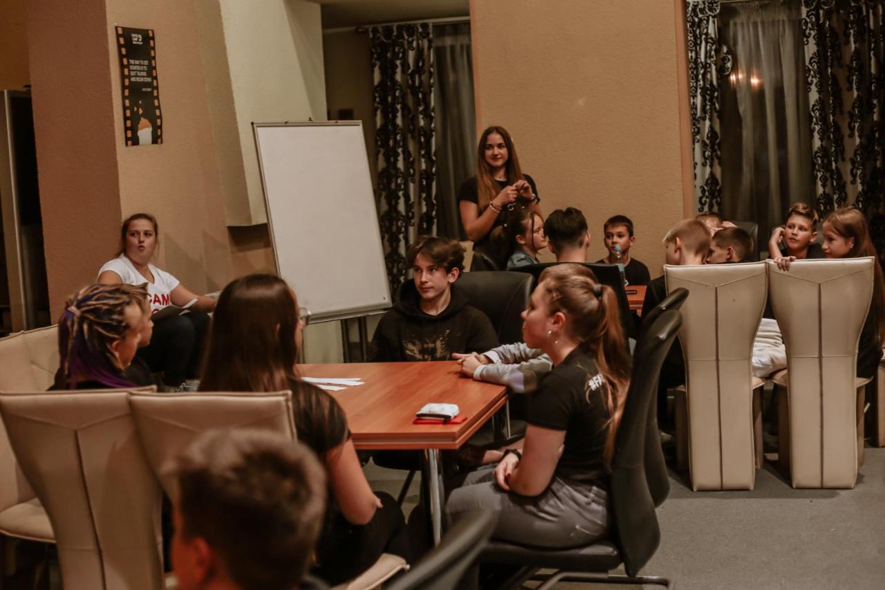 Gala Hotel Kamianets Podilskyi Bagian luar foto