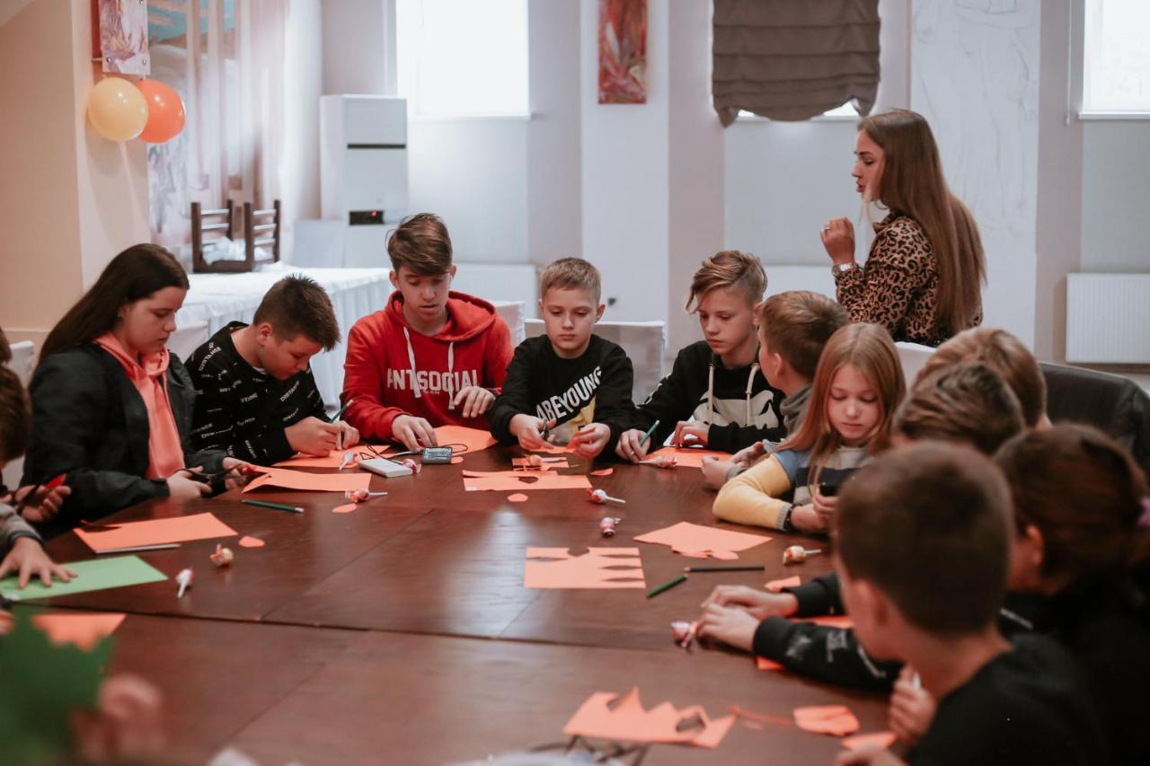 Gala Hotel Kamianets Podilskyi Bagian luar foto