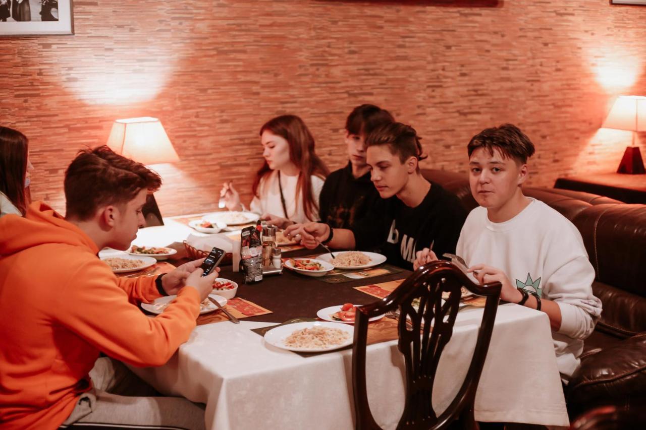 Gala Hotel Kamianets Podilskyi Bagian luar foto