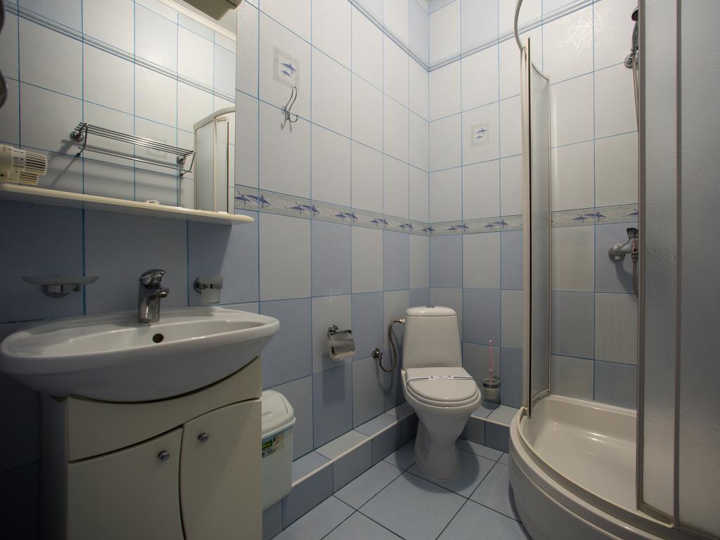 Gala Hotel Kamianets Podilskyi Ruang foto