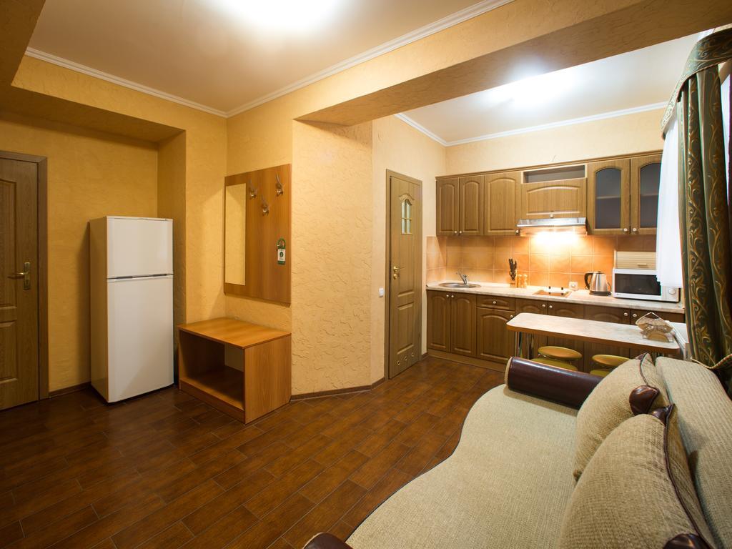 Gala Hotel Kamianets Podilskyi Ruang foto