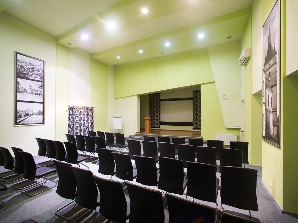 Gala Hotel Kamianets Podilskyi Bagian luar foto